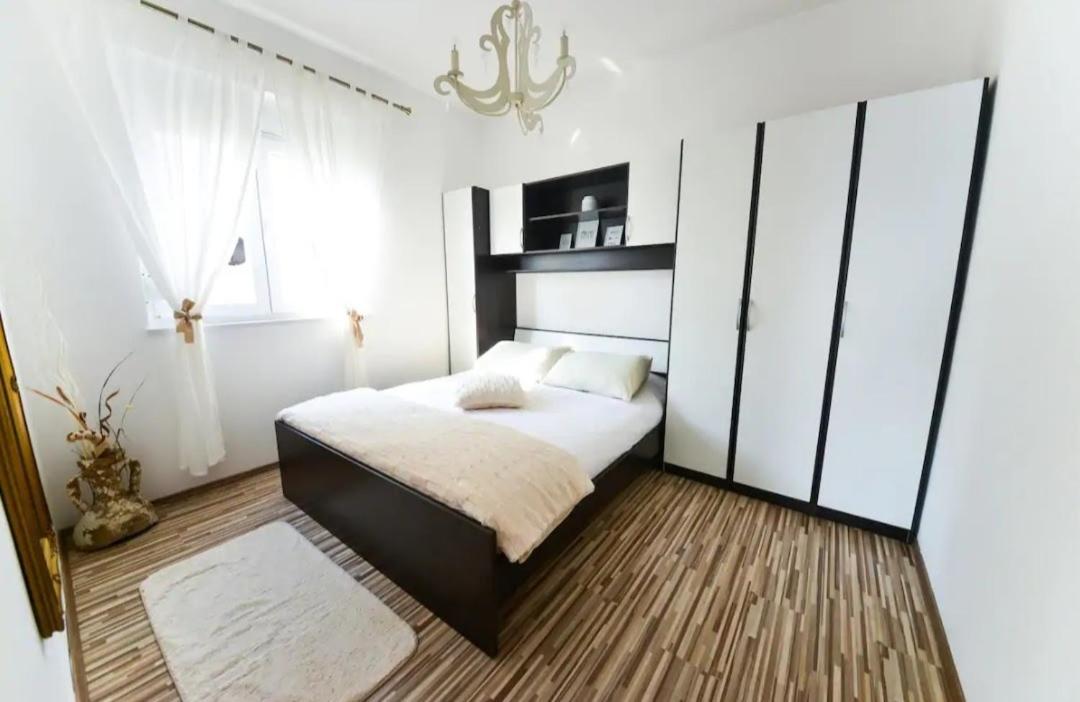 With Sea View Apartment